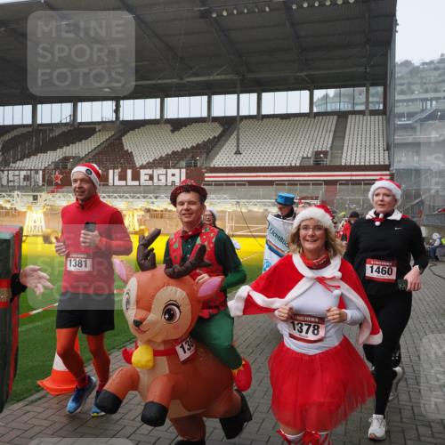 07.12.2025 - St. Pauli X-Mass-Run No. 15 Fabian Wolf http://msf.ph/oto/9416132 07.12.2025 11:07:55 Ziel 271, 273, 286, 293, 389, 397, 653, 772, 774, 1107, 1123, 1129, 1230, 1342, 1355, 1378, 1381, 1382, 1383, 1439, 1441, 1460, 1520, 1525, 1812, 4815 meine-sportfotos.de