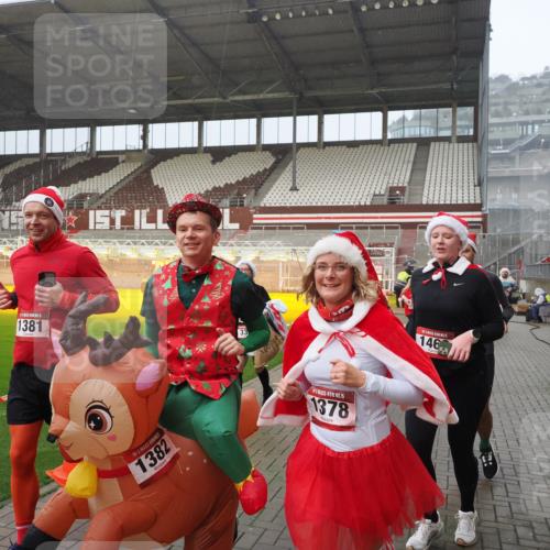 07.12.2025 - St. Pauli X-Mass-Run No. 15 Fabian Wolf http://msf.ph/oto/9416133 07.12.2025 11:07:56 Ziel 271, 273, 286, 293, 389, 397, 653, 772, 774, 1107, 1123, 1129, 1226, 1230, 1249, 1342, 1355, 1378, 1381, 1382, 1383, 1439, 1441, 1460, 1520, 1525, 1812, 4815 meine-sportfotos.de