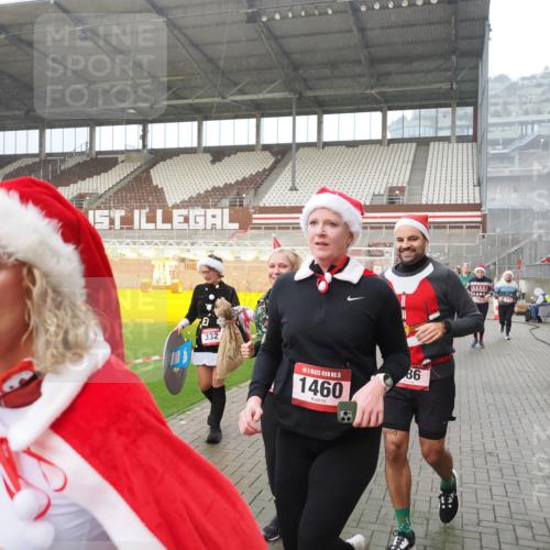 07.12.2025 - St. Pauli X-Mass-Run No. 15 Fabian Wolf http://msf.ph/oto/9416136 07.12.2025 11:07:56 Ziel 271, 273, 286, 293, 389, 397, 653, 772, 774, 1107, 1123, 1129, 1226, 1230, 1249, 1342, 1355, 1378, 1381, 1382, 1383, 1439, 1441, 1460, 1520, 1525, 1812, 4815 meine-sportfotos.de