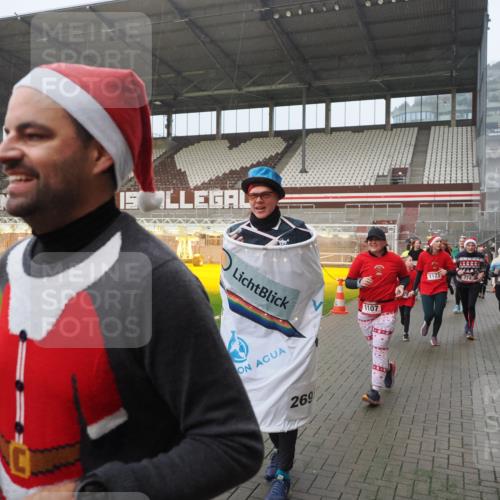 07.12.2025 - St. Pauli X-Mass-Run No. 15 Fabian Wolf http://msf.ph/oto/9416142 07.12.2025 11:07:57 Ziel 271, 273, 286, 293, 389, 397, 653, 772, 774, 1107, 1123, 1129, 1226, 1230, 1249, 1342, 1355, 1378, 1381, 1382, 1383, 1439, 1441, 1460, 1520, 1525, 1809, 1810, 1812, 4798, 4815 meine-sportfotos.de