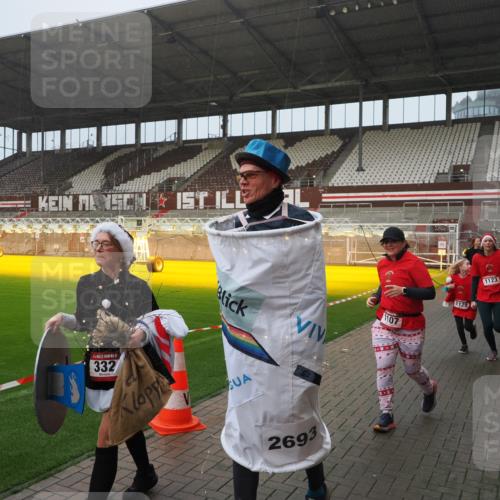 07.12.2025 - St. Pauli X-Mass-Run No. 15 Fabian Wolf http://msf.ph/oto/9416144 07.12.2025 11:07:58 Ziel 271, 273, 286, 293, 389, 397, 653, 772, 774, 1107, 1123, 1129, 1226, 1230, 1249, 1342, 1355, 1378, 1381, 1382, 1383, 1439, 1441, 1460, 1520, 1525, 1809, 1810, 1812, 4798, 4815 meine-sportfotos.de
