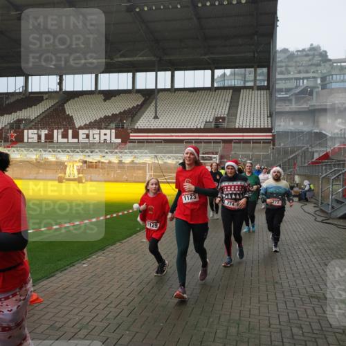 07.12.2025 - St. Pauli X-Mass-Run No. 15 Fabian Wolf http://msf.ph/oto/9416150 07.12.2025 11:07:59 Ziel 271, 273, 286, 293, 629, 635, 653, 772, 774, 1107, 1123, 1129, 1226, 1230, 1249, 1342, 1355, 1378, 1381, 1382, 1383, 1439, 1441, 1460, 1520, 1525, 1809, 1810, 1812, 4798, 4815 meine-sportfotos.de