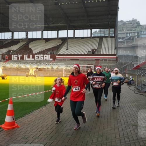 07.12.2025 - St. Pauli X-Mass-Run No. 15 Fabian Wolf http://msf.ph/oto/9416151 07.12.2025 11:07:59 Ziel 271, 273, 286, 293, 629, 635, 653, 772, 774, 1107, 1123, 1129, 1226, 1230, 1249, 1342, 1355, 1378, 1381, 1382, 1383, 1439, 1441, 1460, 1520, 1525, 1809, 1810, 1812, 4798, 4815 meine-sportfotos.de