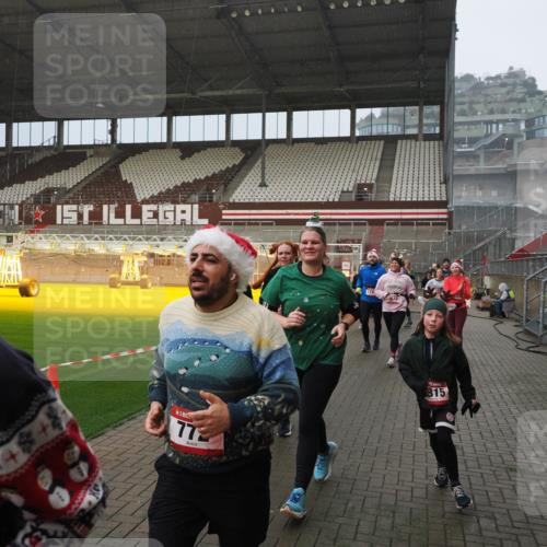 07.12.2025 - St. Pauli X-Mass-Run No. 15 Fabian Wolf http://msf.ph/oto/9416162 07.12.2025 11:08:02 Ziel 271, 286, 293, 629, 635, 653, 772, 774, 1107, 1123, 1129, 1226, 1230, 1249, 1342, 1355, 1378, 1381, 1382, 1383, 1439, 1441, 1460, 1520, 1525, 1809, 1810, 4798, 4815 meine-sportfotos.de