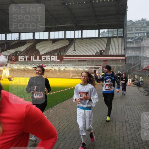 07.12.2025 - St. Pauli X-Mass-Run No. 15 Fabian Wolf http://msf.ph/oto/9416180 07.12.2025 11:08:05 Ziel 286, 293, 629, 635, 653, 772, 774, 1107, 1123, 1129, 1226, 1230, 1249, 1342, 1355, 1378, 1381, 1382, 1383, 1460, 1520, 1525, 1596, 1809, 1810, 4798, 4815 meine-sportfotos.de