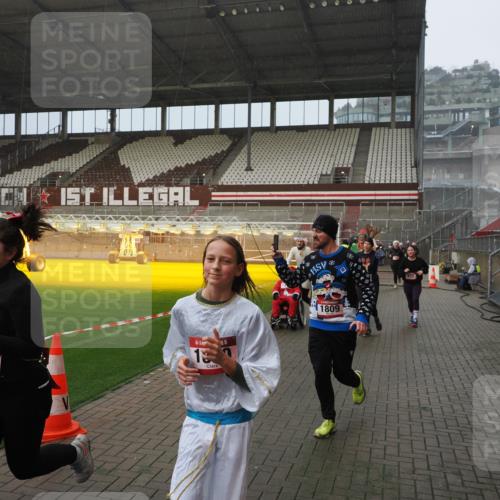 07.12.2025 - St. Pauli X-Mass-Run No. 15 Fabian Wolf http://msf.ph/oto/9416182 07.12.2025 11:08:06 Ziel 286, 293, 629, 635, 653, 772, 774, 1107, 1123, 1129, 1226, 1230, 1249, 1342, 1355, 1381, 1460, 1520, 1525, 1596, 1809, 1810, 4798, 4815 meine-sportfotos.de