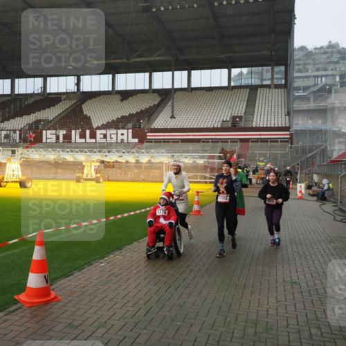 07.12.2025 - St. Pauli X-Mass-Run No. 15 Fabian Wolf http://msf.ph/oto/9416189 07.12.2025 11:08:07 Ziel 629, 635, 653, 772, 774, 1107, 1123, 1129, 1226, 1230, 1249, 1342, 1355, 1520, 1525, 1559, 1596, 1809, 1810, 4798, 4815 meine-sportfotos.de