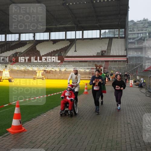 07.12.2025 - St. Pauli X-Mass-Run No. 15 Fabian Wolf http://msf.ph/oto/9416190 07.12.2025 11:08:07 Ziel 629, 635, 653, 772, 774, 1107, 1123, 1129, 1226, 1230, 1249, 1342, 1355, 1520, 1525, 1559, 1596, 1809, 1810, 4798, 4815 meine-sportfotos.de