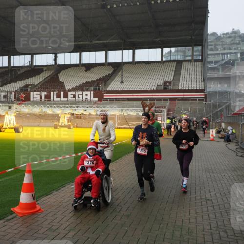 07.12.2025 - St. Pauli X-Mass-Run No. 15 Fabian Wolf http://msf.ph/oto/9416193 07.12.2025 11:08:08 Ziel 629, 635, 653, 772, 774, 1107, 1123, 1129, 1226, 1230, 1249, 1342, 1355, 1520, 1525, 1559, 1560, 1596, 1809, 1810, 4798, 4815 meine-sportfotos.de