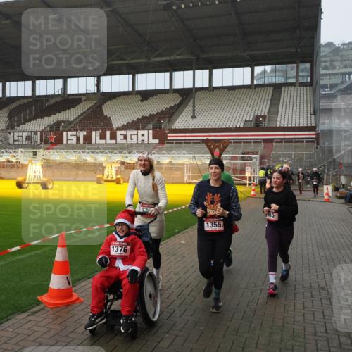 07.12.2025 - St. Pauli X-Mass-Run No. 15 Fabian Wolf http://msf.ph/oto/9416195 07.12.2025 11:08:08 Ziel 629, 635, 653, 772, 774, 1107, 1123, 1129, 1226, 1230, 1249, 1342, 1355, 1520, 1525, 1559, 1560, 1596, 1809, 1810, 4798, 4815 meine-sportfotos.de