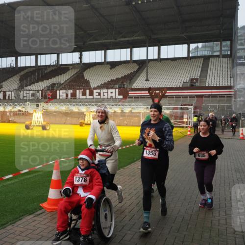 07.12.2025 - St. Pauli X-Mass-Run No. 15 Fabian Wolf http://msf.ph/oto/9416196 07.12.2025 11:08:08 Ziel 629, 635, 653, 772, 774, 1107, 1123, 1129, 1226, 1230, 1249, 1342, 1355, 1520, 1525, 1559, 1560, 1596, 1809, 1810, 4798, 4815 meine-sportfotos.de