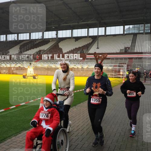 07.12.2025 - St. Pauli X-Mass-Run No. 15 Fabian Wolf http://msf.ph/oto/9416197 07.12.2025 11:08:09 Ziel 100, 629, 635, 653, 772, 774, 1107, 1123, 1129, 1226, 1230, 1249, 1342, 1355, 1520, 1525, 1559, 1560, 1596, 1809, 1810, 4798, 4815 meine-sportfotos.de