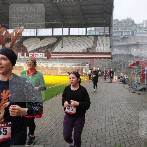 07.12.2025 - St. Pauli X-Mass-Run No. 15 Fabian Wolf http://msf.ph/oto/9416198 07.12.2025 11:08:09 Ziel 100, 629, 635, 653, 772, 774, 1107, 1123, 1129, 1226, 1230, 1249, 1342, 1355, 1520, 1525, 1559, 1560, 1596, 1809, 1810, 4798, 4815 meine-sportfotos.de