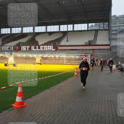 07.12.2025 - St. Pauli X-Mass-Run No. 15 Fabian Wolf http://msf.ph/oto/9416208 07.12.2025 11:08:11 Ziel 100, 629, 635, 653, 772, 1129, 1226, 1230, 1249, 1342, 1355, 1520, 1525, 1559, 1560, 1596, 1809, 1810, 4798, 4815 meine-sportfotos.de