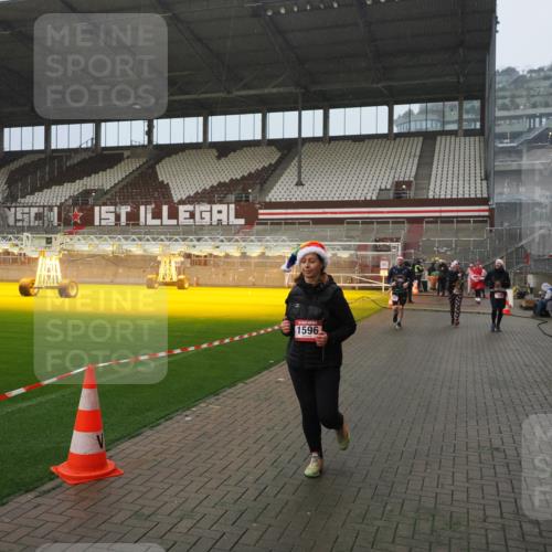 07.12.2025 - St. Pauli X-Mass-Run No. 15 Fabian Wolf http://msf.ph/oto/9416212 07.12.2025 11:08:13 Ziel 100, 629, 635, 653, 1078, 1170, 1226, 1230, 1249, 1342, 1355, 1520, 1525, 1559, 1560, 1596, 1809, 1810, 4798, 4815 meine-sportfotos.de