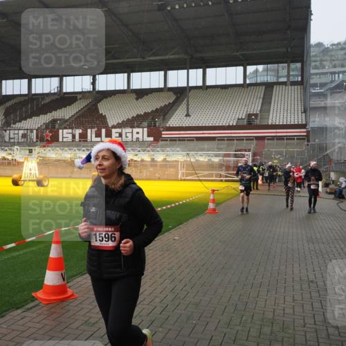 07.12.2025 - St. Pauli X-Mass-Run No. 15 Fabian Wolf http://msf.ph/oto/9416216 07.12.2025 11:08:13 Ziel 100, 629, 635, 653, 1078, 1170, 1226, 1230, 1249, 1342, 1355, 1520, 1525, 1559, 1560, 1596, 1809, 1810, 4798, 4815 meine-sportfotos.de