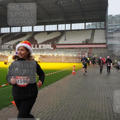 07.12.2025 - St. Pauli X-Mass-Run No. 15 Fabian Wolf http://msf.ph/oto/9416217 07.12.2025 11:08:14 Ziel 100, 396, 629, 635, 758, 1078, 1170, 1226, 1230, 1249, 1342, 1355, 1525, 1559, 1560, 1596, 1809, 1810, 4798, 4815 meine-sportfotos.de