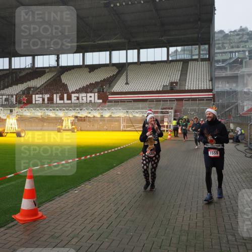 07.12.2025 - St. Pauli X-Mass-Run No. 15 Fabian Wolf http://msf.ph/oto/9416228 07.12.2025 11:08:17 Ziel 100, 396, 446, 629, 635, 758, 1078, 1170, 1559, 1560, 1596, 1706, 1809, 1810, 4798 meine-sportfotos.de