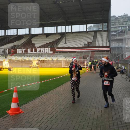 07.12.2025 - St. Pauli X-Mass-Run No. 15 Fabian Wolf http://msf.ph/oto/9416229 07.12.2025 11:08:17 Ziel 100, 396, 446, 629, 635, 758, 1078, 1170, 1559, 1560, 1596, 1706, 1809, 1810, 4798 meine-sportfotos.de