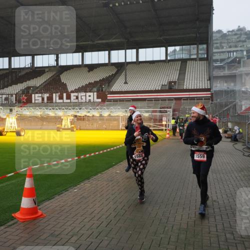 07.12.2025 - St. Pauli X-Mass-Run No. 15 Fabian Wolf http://msf.ph/oto/9416230 07.12.2025 11:08:18 Ziel 100, 396, 446, 629, 635, 758, 1078, 1170, 1559, 1560, 1596, 1706 meine-sportfotos.de