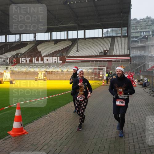 07.12.2025 - St. Pauli X-Mass-Run No. 15 Fabian Wolf http://msf.ph/oto/9416231 07.12.2025 11:08:18 Ziel 100, 396, 446, 629, 635, 758, 1078, 1170, 1559, 1560, 1596, 1706 meine-sportfotos.de