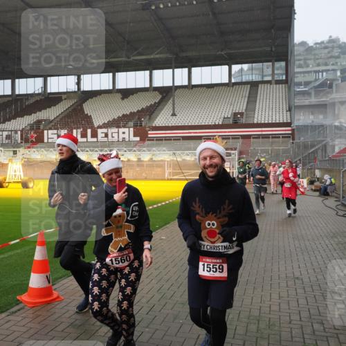 07.12.2025 - St. Pauli X-Mass-Run No. 15 Fabian Wolf http://msf.ph/oto/9416235 07.12.2025 11:08:19 Ziel 100, 396, 446, 629, 635, 758, 1078, 1170, 1559, 1560, 1596, 1706 meine-sportfotos.de