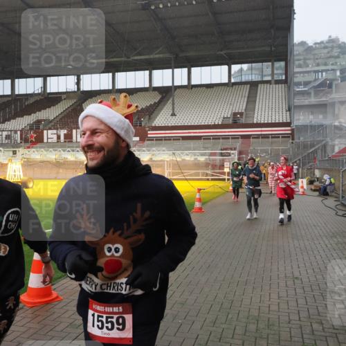 07.12.2025 - St. Pauli X-Mass-Run No. 15 Fabian Wolf http://msf.ph/oto/9416237 07.12.2025 11:08:19 Ziel 100, 396, 446, 629, 635, 758, 1078, 1170, 1559, 1560, 1596, 1706 meine-sportfotos.de