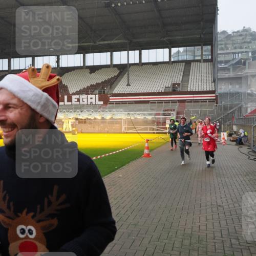07.12.2025 - St. Pauli X-Mass-Run No. 15 Fabian Wolf http://msf.ph/oto/9416238 07.12.2025 11:08:19 Ziel 100, 396, 446, 629, 635, 758, 1078, 1170, 1559, 1560, 1596, 1706 meine-sportfotos.de
