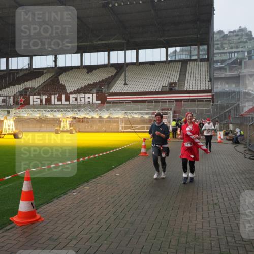 07.12.2025 - St. Pauli X-Mass-Run No. 15 Fabian Wolf http://msf.ph/oto/9416243 07.12.2025 11:08:21 Ziel 100, 152, 155, 166, 396, 446, 758, 784, 1078, 1170, 1559, 1560, 1596, 1706 meine-sportfotos.de