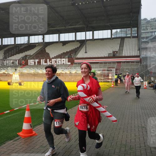 07.12.2025 - St. Pauli X-Mass-Run No. 15 Fabian Wolf http://msf.ph/oto/9416249 07.12.2025 11:08:22 Ziel 100, 152, 155, 166, 396, 446, 758, 784, 1078, 1170, 1184, 1559, 1560, 1596, 1706 meine-sportfotos.de