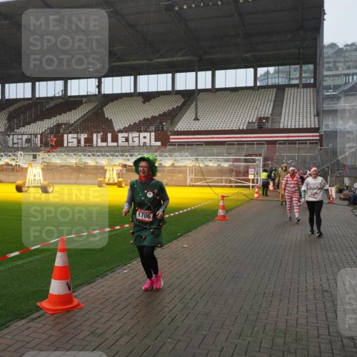 07.12.2025 - St. Pauli X-Mass-Run No. 15 Fabian Wolf http://msf.ph/oto/9416255 07.12.2025 11:08:24 Ziel 100, 152, 155, 166, 396, 446, 758, 784, 1078, 1170, 1184, 1424, 1491, 1559, 1560, 1625, 1706, 2259 meine-sportfotos.de
