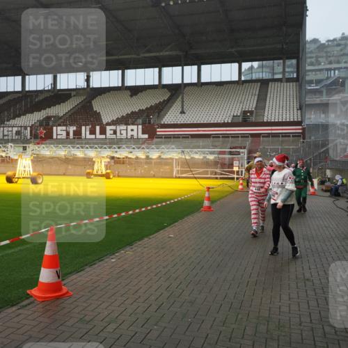 07.12.2025 - St. Pauli X-Mass-Run No. 15 Fabian Wolf http://msf.ph/oto/9416259 07.12.2025 11:08:27 Ziel 100, 152, 155, 166, 396, 446, 758, 784, 1078, 1170, 1184, 1424, 1491, 1559, 1560, 1625, 1706, 2259, 2893, 4584, 4819, 4830 meine-sportfotos.de