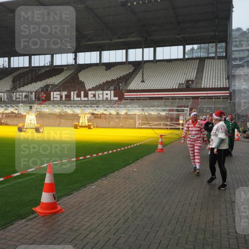 07.12.2025 - St. Pauli X-Mass-Run No. 15 Fabian Wolf http://msf.ph/oto/9416261 07.12.2025 11:08:27 Ziel 100, 152, 155, 166, 396, 446, 758, 784, 1078, 1170, 1184, 1424, 1491, 1559, 1560, 1625, 1706, 2259, 2893, 4584, 4819, 4830 meine-sportfotos.de