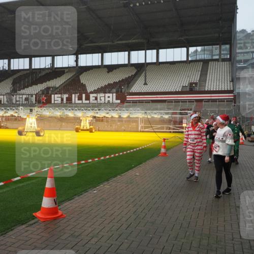 07.12.2025 - St. Pauli X-Mass-Run No. 15 Fabian Wolf http://msf.ph/oto/9416263 07.12.2025 11:08:28 Ziel 100, 152, 155, 166, 396, 446, 758, 784, 1078, 1170, 1184, 1424, 1491, 1560, 1625, 1706, 2259, 2893, 4584, 4819, 4830 meine-sportfotos.de
