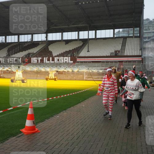 07.12.2025 - St. Pauli X-Mass-Run No. 15 Fabian Wolf http://msf.ph/oto/9416268 07.12.2025 11:08:29 Ziel 100, 152, 155, 166, 396, 446, 758, 784, 1078, 1170, 1184, 1424, 1491, 1625, 1706, 2259, 2893, 4584, 4819, 4830 meine-sportfotos.de