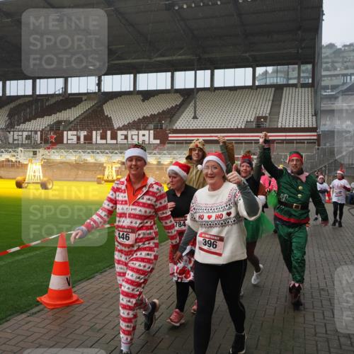 07.12.2025 - St. Pauli X-Mass-Run No. 15 Fabian Wolf http://msf.ph/oto/9416272 07.12.2025 11:08:31 Ziel 152, 155, 166, 396, 446, 758, 784, 1078, 1170, 1184, 1424, 1491, 1625, 1706, 2259, 2893, 4584, 4819, 4830 meine-sportfotos.de