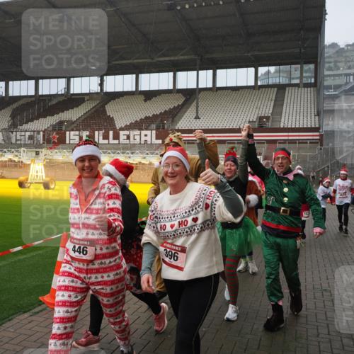07.12.2025 - St. Pauli X-Mass-Run No. 15 Fabian Wolf http://msf.ph/oto/9416274 07.12.2025 11:08:31 Ziel 152, 155, 166, 396, 446, 758, 784, 1078, 1170, 1184, 1424, 1491, 1625, 1706, 2259, 2893, 4584, 4819, 4830 meine-sportfotos.de