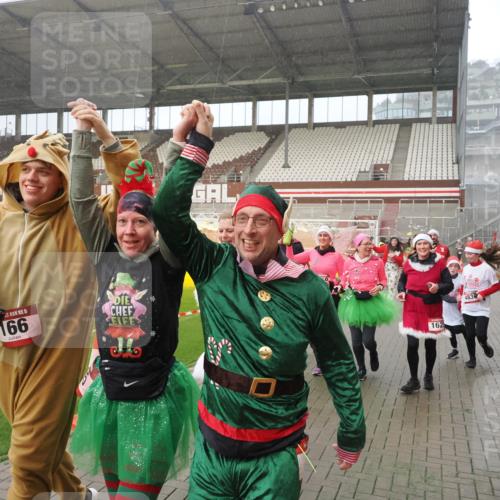 07.12.2025 - St. Pauli X-Mass-Run No. 15 Fabian Wolf http://msf.ph/oto/9416280 07.12.2025 11:08:32 Ziel 152, 155, 166, 396, 446, 758, 784, 1078, 1170, 1184, 1424, 1491, 1625, 1706, 2259, 2893, 4584, 4819, 4830 meine-sportfotos.de