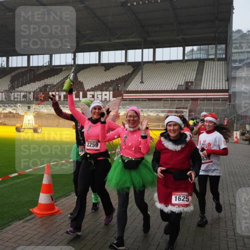 07.12.2025 - St. Pauli X-Mass-Run No. 15 Fabian Wolf http://msf.ph/oto/9416282 07.12.2025 11:08:33 Ziel 152, 155, 166, 396, 446, 758, 784, 1078, 1170, 1184, 1424, 1491, 1625, 1706, 2259, 2893, 4584, 4819, 4830 meine-sportfotos.de