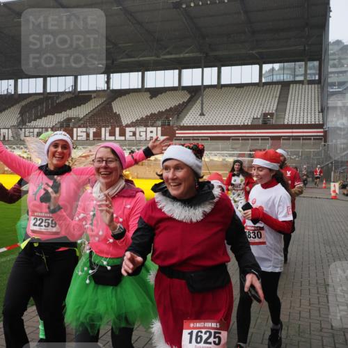07.12.2025 - St. Pauli X-Mass-Run No. 15 Fabian Wolf http://msf.ph/oto/9416285 07.12.2025 11:08:34 Ziel 152, 155, 166, 396, 446, 758, 784, 1184, 1424, 1491, 1625, 1706, 2259, 2893, 4584, 4819, 4830 meine-sportfotos.de