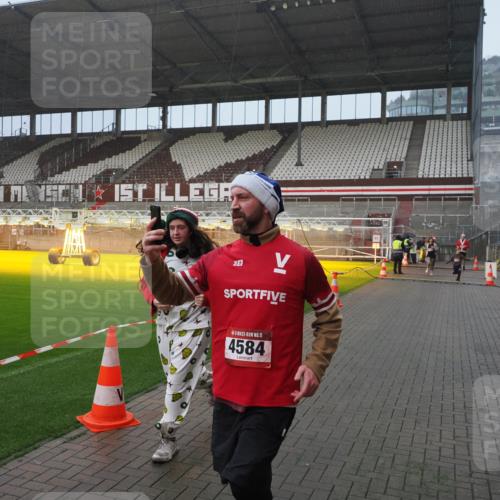 07.12.2025 - St. Pauli X-Mass-Run No. 15 Fabian Wolf http://msf.ph/oto/9416293 07.12.2025 11:08:36 Ziel 152, 155, 166, 446, 784, 1184, 1412, xxxx, 1424, 1491, 1625, 2259, 2893, 4584, 4819, 4830 meine-sportfotos.de