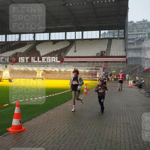 07.12.2025 - St. Pauli X-Mass-Run No. 15 Fabian Wolf http://msf.ph/oto/9416295 07.12.2025 11:08:42 Ziel 1184, 1412, xxxx, 1424, 1464, 1491, 1625, 2259, 2893, 4471, 4584, 4819, 4830 meine-sportfotos.de