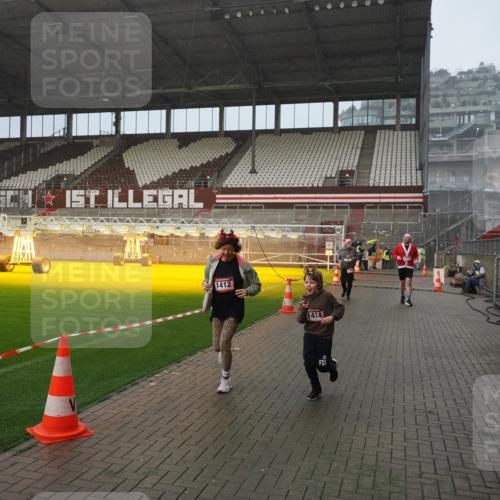 07.12.2025 - St. Pauli X-Mass-Run No. 15 Fabian Wolf http://msf.ph/oto/9416297 07.12.2025 11:08:42 Ziel 1184, 1412, xxxx, 1424, 1464, 1491, 1625, 2259, 2893, 4471, 4584, 4819, 4830 meine-sportfotos.de