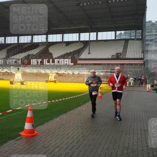 07.12.2025 - St. Pauli X-Mass-Run No. 15 Fabian Wolf http://msf.ph/oto/9416305 07.12.2025 11:08:46 Ziel 1412, xxxx, 1464, 2893, 4471, 4584, 4819, 4830 meine-sportfotos.de
