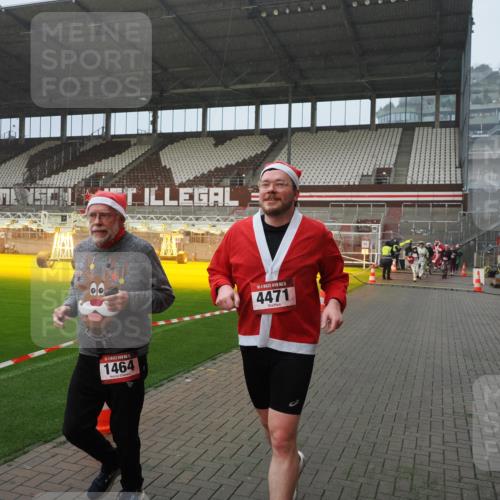 07.12.2025 - St. Pauli X-Mass-Run No. 15 Fabian Wolf http://msf.ph/oto/9416313 07.12.2025 11:08:48 Ziel 1412, xxxx, 1464, 2070, 2879, 2898, 4471 meine-sportfotos.de