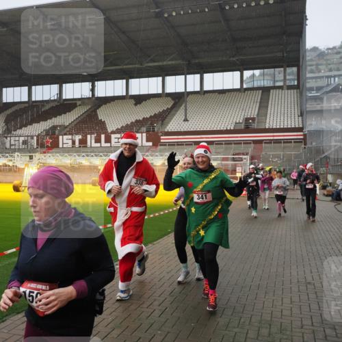 07.12.2025 - St. Pauli X-Mass-Run No. 15 Fabian Wolf http://msf.ph/oto/9416336 07.12.2025 11:09:00 Ziel 335, 338, 341, 495, 496, 619, 1136, 1138, 1140, 1205, 1211, 1502, 1511, 2070, 2879, 2898 meine-sportfotos.de
