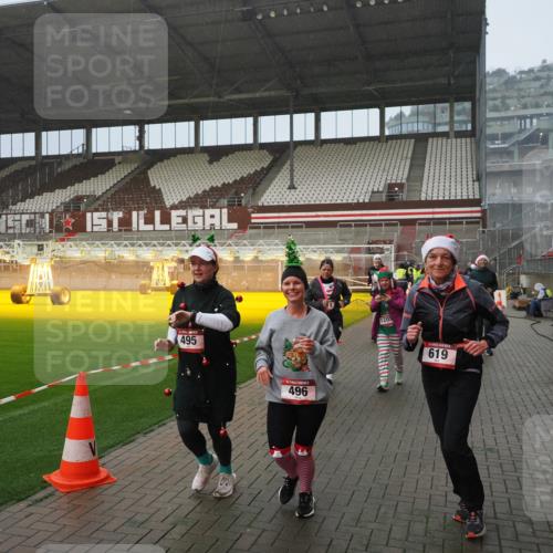 07.12.2025 - St. Pauli X-Mass-Run No. 15 Fabian Wolf http://msf.ph/oto/9416344 07.12.2025 11:09:04 Ziel 335, 338, 341, 495, 496, 619, 1136, 1138, 1140, 1205, 1211, 1502, 1511, 1574, 2070, 2879, 2898 meine-sportfotos.de