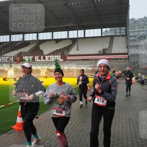 07.12.2025 - St. Pauli X-Mass-Run No. 15 Fabian Wolf http://msf.ph/oto/9416346 07.12.2025 11:09:04 Ziel 335, 338, 341, 495, 496, 619, 1136, 1138, 1140, 1205, 1211, 1502, 1511, 1574, 2070, 2879, 2898 meine-sportfotos.de
