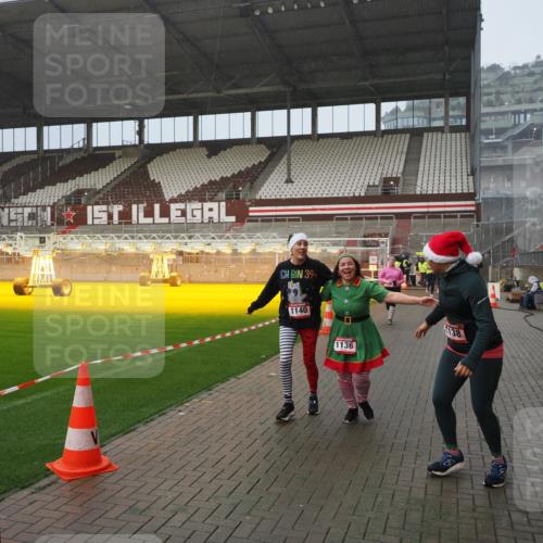 07.12.2025 - St. Pauli X-Mass-Run No. 15 Fabian Wolf http://msf.ph/oto/9416359 07.12.2025 11:09:07 Ziel 335, 338, 341, 495, 496, 558, 619, 1136, 1138, 1140, 1205, 1211, 1260, 1502, 1511, 1574, 2070, 2879, 2898 meine-sportfotos.de