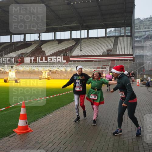 07.12.2025 - St. Pauli X-Mass-Run No. 15 Fabian Wolf http://msf.ph/oto/9416360 07.12.2025 11:09:08 Ziel 44, 51, 335, 338, 341, 495, 496, 558, 619, 1136, 1138, 1140, 1205, 1211, 1260, 1502, 1511, 1574, 2070 meine-sportfotos.de